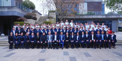 初心不改，穩(wěn)步向前